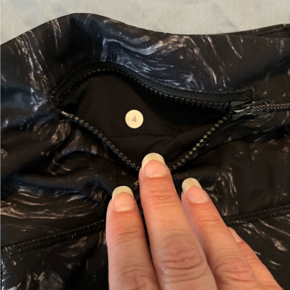 Lululemon cropped running leggings size 4 - Picture 5 of 6